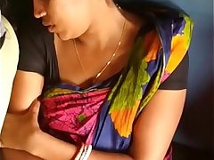 Dasi aunty in trean boobs show